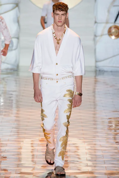 Look 17